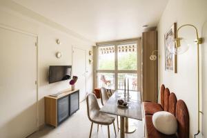 Η κουζίνα ή μικρή κουζίνα στο Atlantis Suite - Duke Housing +8 φωτογραφίες