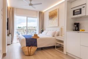 En eller flere senge i et værelse på Estudio con terraza Lorena