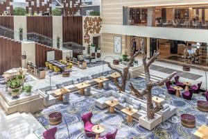 מסעדה או מקום אחר לאכול בו ב-Hyatt Regency Oryx Doha