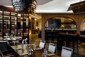 מסעדה או מקום אחר לאכול בו ב-Hyatt Regency Oryx Doha