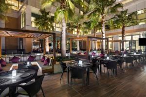 מסעדה או מקום אחר לאכול בו ב-Hyatt Regency Oryx Doha