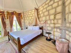 Postel nebo postele na pokoji v ubytování Sasi Nonthaburi Hotel