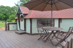 Galeriebild der Unterkunft Silver Birch Cabin, Bulbury Farm in Lytchett Matravers