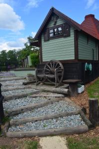 Galeriebild der Unterkunft Silver Birch Cabin, Bulbury Farm in Lytchett Matravers