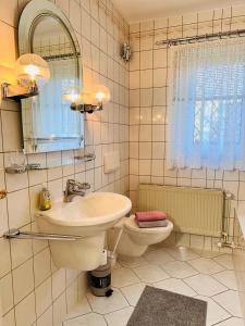 Koupelna v ubytování Perfekte Auszeit - Charmantes Ferienhaus Neuenhagen bei Berlin
