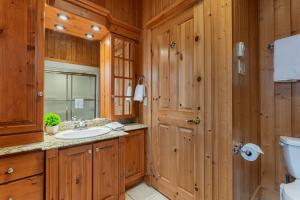 Ένα μπάνιο στο Fiddler Lake Resort Chalet 41 Cerf avec piscine +26 φωτογραφίες