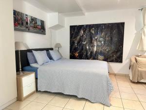 a bedroom with a bed and a painting on the wall at Residence Mont-Blanc in Geneva
