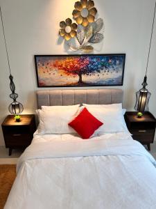 Postel nebo postele na pokoji v ubytování LoFF Suite 2 Bedroom at Kuching Riverine Resort