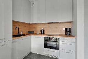 Kuchyňa alebo kuchynka v ubytovaní Przystań Letnica by Comfort Apartments