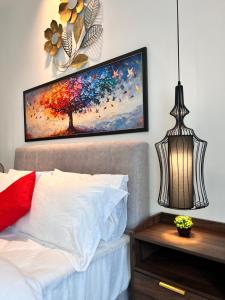 Postel nebo postele na pokoji v ubytování LoFF Suite 2 Bedroom at Kuching Riverine Resort