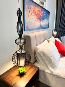 Postel nebo postele na pokoji v ubytování LoFF Suite 2 Bedroom at Kuching Riverine Resort