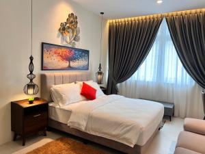 Postel nebo postele na pokoji v ubytování LoFF Suite 2 Bedroom at Kuching Riverine Resort + 37 fotografií