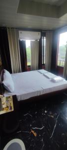 Sukh Sagar Hotel客房内的一张或多张床位
