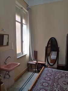 Postel nebo postele na pokoji v ubytování Triomphe Hostel