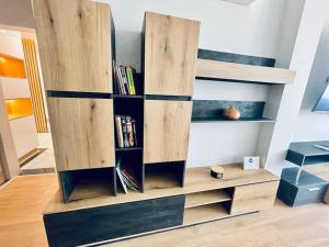 Knihovna v apartmánu