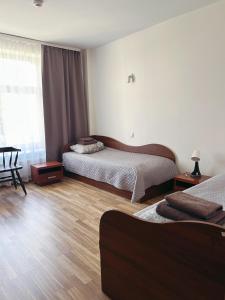 Postel nebo postele na pokoji v ubytování KAUNO JACHTKLUBAS Baltosios Burės