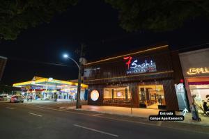 Budova, kde se hotel nachází + 4 fotografie