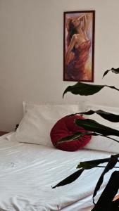 A bed or beds in a room at Guest House Pod Grebenom