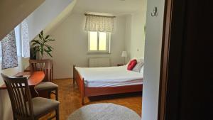A bed or beds in a room at Guest House Pod Grebenom