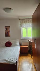 A bed or beds in a room at Guest House Pod Grebenom