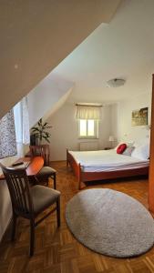 A bed or beds in a room at Guest House Pod Grebenom