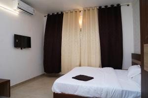 Ένα ή περισσότερα κρεβάτια σε δωμάτιο στο Meridian Rooms and Service Apartment