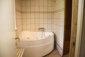 Bilik mandi di Astrup vig Spa og Sauna