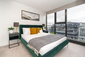 Katil atau katil-katil dalam bilik di Ideal 2BR Apt in the Heart of Braddon - Hosted by Canstay