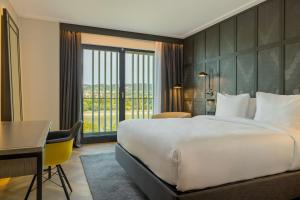 Four Points by Sheraton Budapest Danube客房内的一张或多张床位
