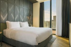 Four Points by Sheraton Budapest Danube客房内的一张或多张床位