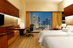 Postel nebo postele na pokoji v ubytování The Westin Guangzhou