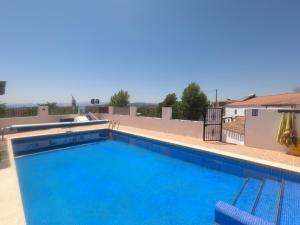 Basen w obiekcie Cortijo naturista con vistas-clothing optional lub w pobliżu