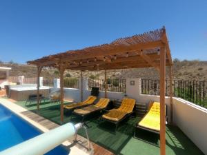 Basen w obiekcie Cortijo naturista con vistas-clothing optional lub w pobliżu