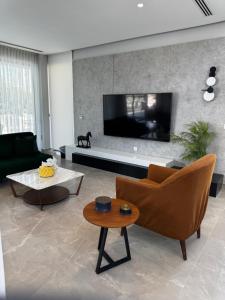 TV a/nebo společenská místnost v ubytování Beit Elhala Villa By Seahorse