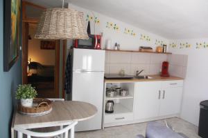 Kuchnia lub aneks kuchenny w obiekcie Cortijo naturista con vistas-clothing optional