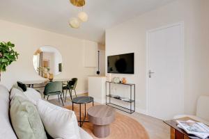 Μια τηλεόραση ή/και κέντρο ψυχαγωγίας στο Cosy apartment - 1BDR for 3P - Ivry-sur-Seine