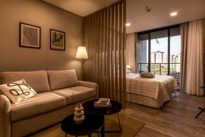 Rúm í herbergi á ZENTRUM - Stay & Residences by AVA +26 myndir