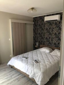 Grande maison de vacances récente客房内的一张或多张床位