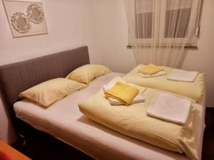 Postel nebo postele na pokoji v ubytování Vikendica Vlahić, Goranci