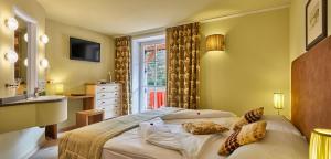Postel nebo postele na pokoji v ubytování Dolomit Boutique Hotel