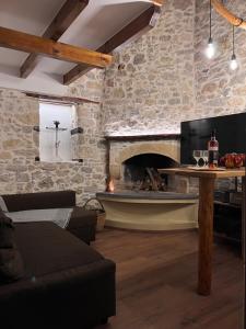 Χώρος καθιστικού στο Prina Stone Retreat