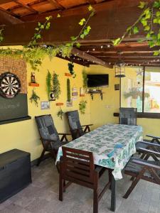 Et tv og/eller underholdning på 200M - Train Station Barrinha Beach House & Pool