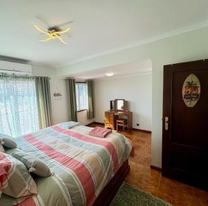 En eller flere senge i et værelse på 200M - Train Station Barrinha Beach House & Pool + 37 billeder