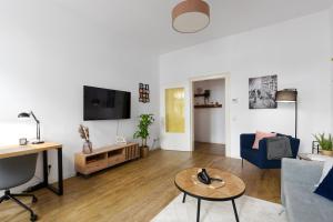 Et tv og/eller underholdning på Casa di Nero Komfort mit Innenstadtlage und Balkon