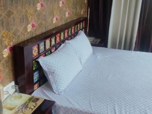 Sukh Sagar Hotel客房内的一张或多张床位