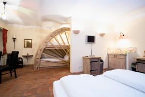 A bed or beds in a room at Landgasthof Schmuck
