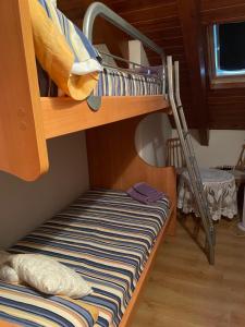 a bunk bed with a ladder on the bottom bunk at Apartamento Duplex en Rialp - ARS in Rialp