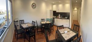 Una cocina o cocineta en B&B paraiso tenerife super economy rooms airport