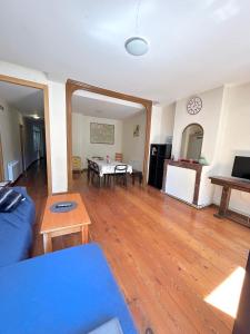 TV a/nebo společenská místnost v ubytování Travelers Rest