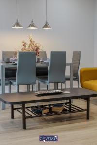 Posezení v ubytování Beauchamp House - Apartment in Coventry City Centre by CovStays